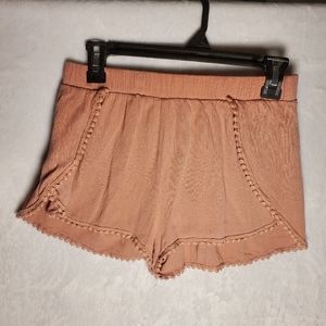 Shorts with detail